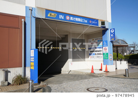 ショッピングモール地下駐車場 97478945