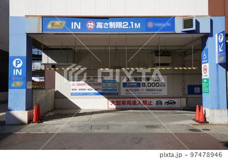 ショッピングモール地下駐車場 97478946