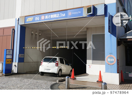 ショッピングモール地下駐車場 97478964