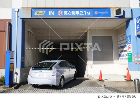 ショッピングモール地下駐車場 97478966