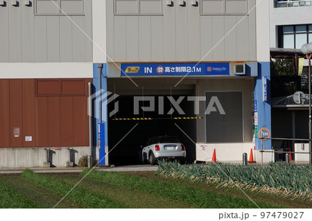 ショッピングモール地下駐車場 97479027