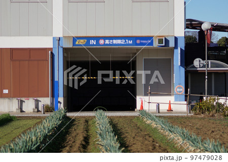 ショッピングモール地下駐車場 97479028