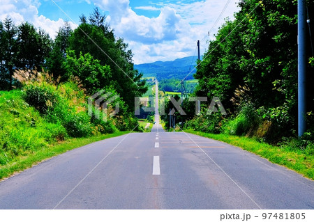 ジェットコースターの路　(北海道上富良野町) 97481805