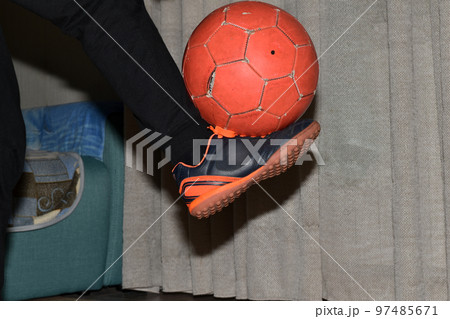The ball lies on the foot in the boot, side view. 97485671