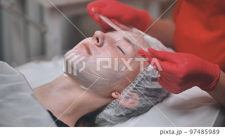 The process of hydrating problem skin with a plastic film. 97485989