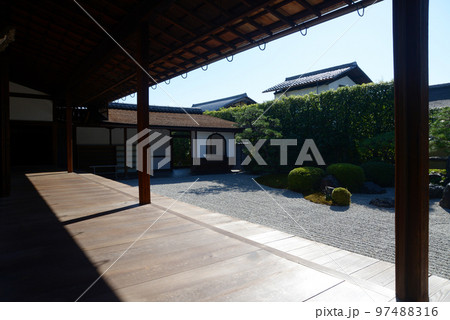 秋の大徳寺 興臨院庭園 京都市北区紫野 秋の大徳寺 興臨院庭園 京都市北区紫野 97488316