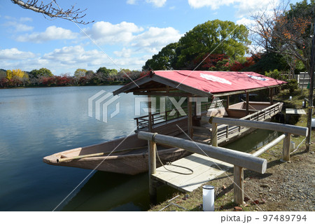 秋の大覚寺 紅葉の大沢池 京都市右京区嵯峨 秋の大覚寺 紅葉の大沢池 京都市右京区嵯峨 97489794