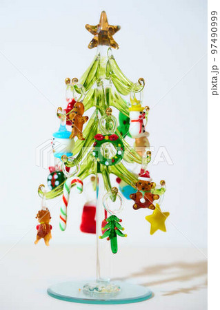 ガラス製のクリスマスツリーの写真素材 [97490999] - PIXTA