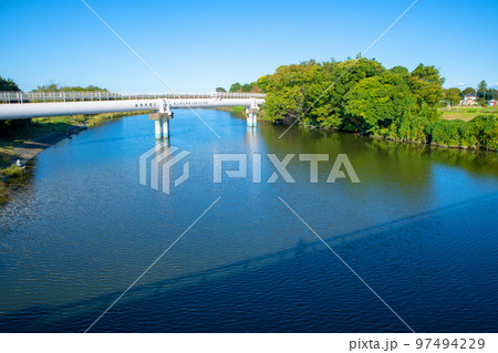 びん沼川　びんぬまはしからの眺め　秋の風景　 97494229