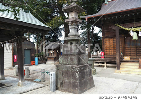 桶川稲荷神社の石燈篭【埼玉県桶川市】 97494348