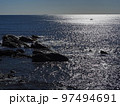 光輝く海 97494691
