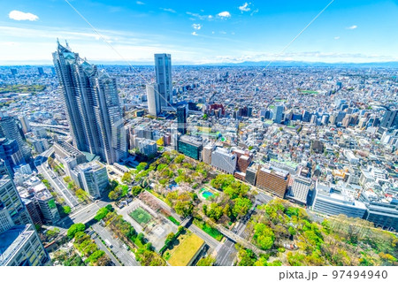 春の東京　新宿からワイドで望む富士山 97494940