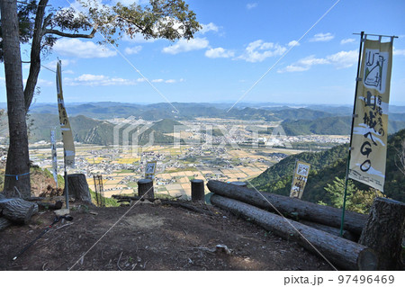 播磨 城山城 登山道と曲輪 播磨 城山城 登山道と曲輪 97496469