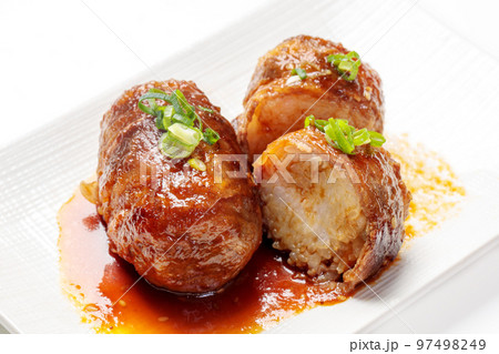 肉巻きオニギリ 肉巻きオニギリ 97498249