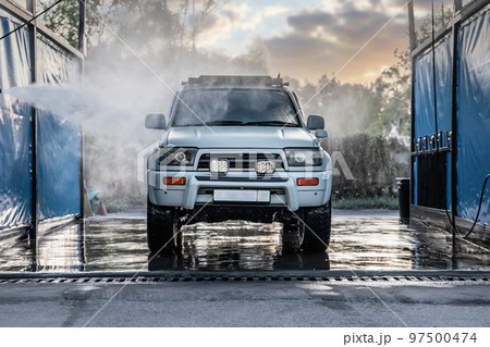 Self-service clean car wash with white car 97500474