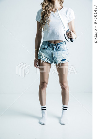 サバイバルナイフを持ったギャル　Weapon 97501427