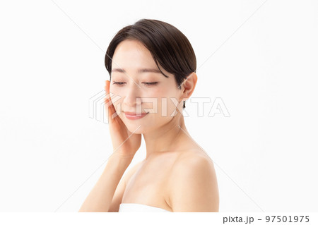 スキンケア　女性　白バック 97501975