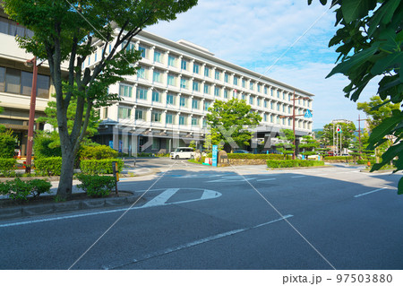 晴れた夏の日の彦根市役所1　滋賀県彦根市 97503880