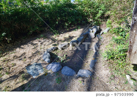 平家終焉の地　宗盛首洗池　石碑と案内図 97503990