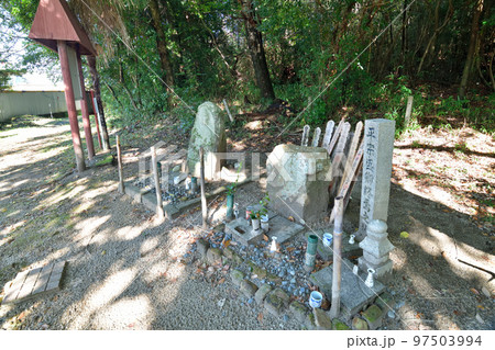 平家終焉の地　宗盛首洗池　石碑と案内図 97503994