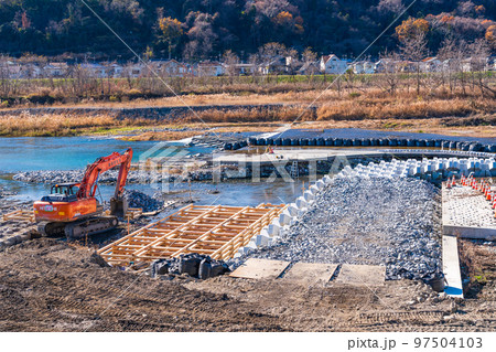 河川工事　木組みの床止め工事　床固め工事 97504103