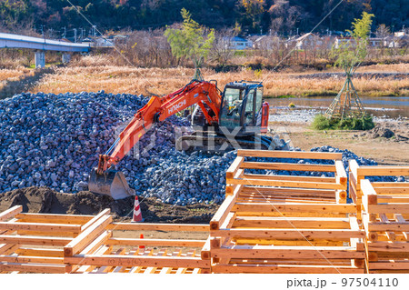 河川工事　木組みの床止め工事　床固め工事 97504110