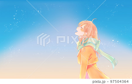 冬の幸せそうな女性　夕暮れ 97504364