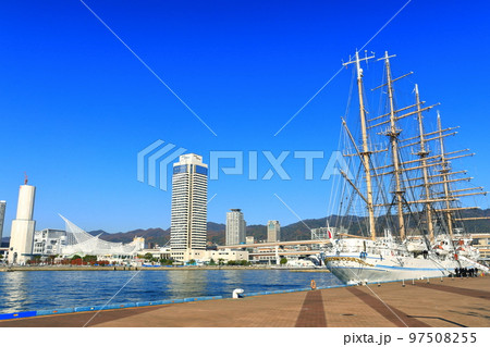【兵庫県】快晴のメリケンパークと海王丸 【兵庫県】快晴のメリケンパークと海王丸 97508255