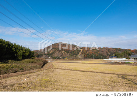 車道から見た尾張富士（尾張三山） 97508397