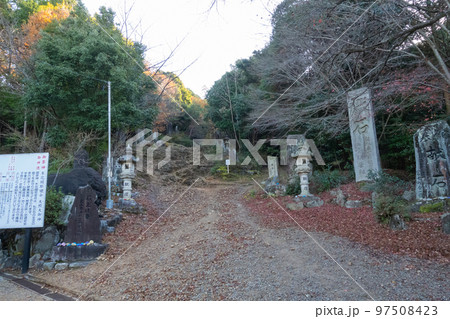 大宮浅間神社にある尾張富士の登山口(尾張三山) 大宮浅間神社にある尾張富士の登山口(尾張三山) 97508423