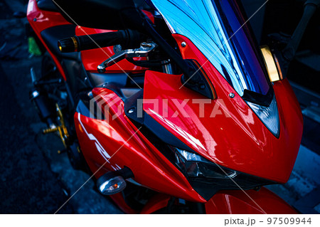 バイク レッド 背景 97509944