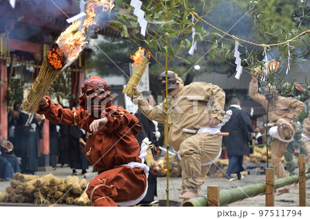 鬼が踊る　長田神社古式追儺式 97511794