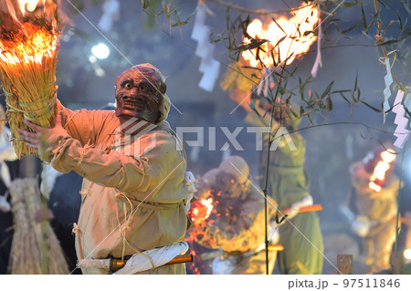 鬼が踊る　長田神社古式追儺式 97511846