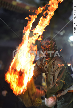 鬼が踊る　長田神社古式追儺式 97511910