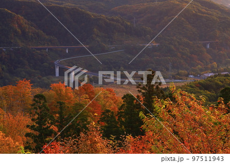 岩手県奥州市　紅葉の焼石岳 97511943