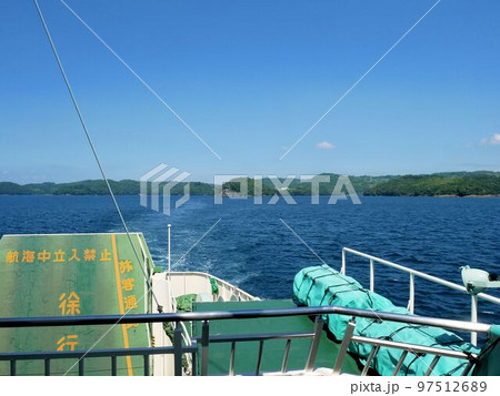 蔵之元港を離れるフェリー (鹿児島県長島町) 蔵之元港を離れるフェリー (鹿児島県長島町) 97512689