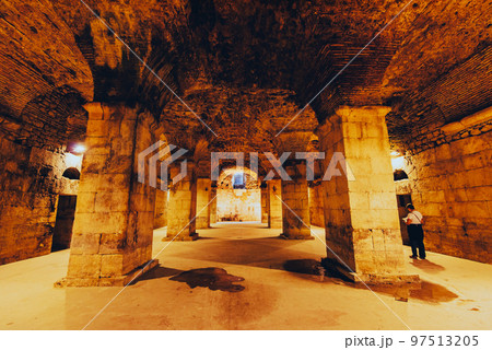 クロアチア スプリト ディオクレティアヌス宮殿 地下宮殿 クロアチア スプリト ディオクレティアヌス宮殿 地下宮殿 97513205