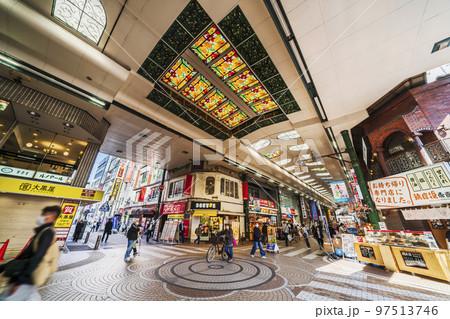 川崎駅前の都市景観　ステンドグラスが美しい銀柳街の風景【神奈川県・川崎市】 97513746