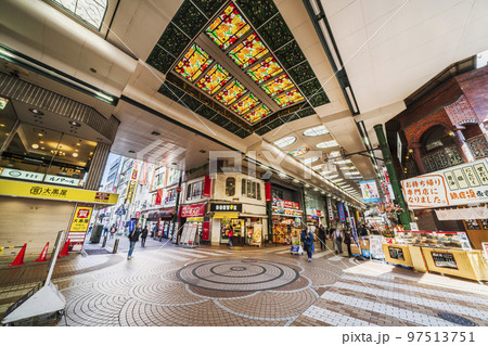 川崎駅前の都市景観　ステンドグラスが美しい銀柳街の風景【神奈川県・川崎市】 97513751