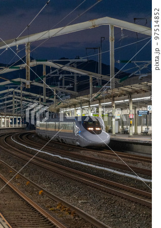 山陽新幹線 徳山駅にて 山陽新幹線 徳山駅にて 97514852