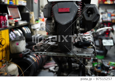 修理 治す 固定 97515257