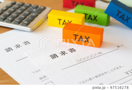 請求書　税金　TAX　経理　インボイス制度　ビジネス　消費税 97516278