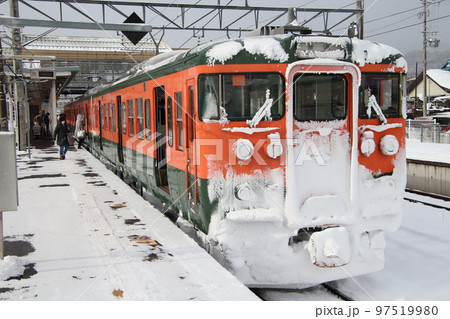 冬の北しなの線115系電車(湘南色:長野⇔妙高高原) 冬の北しなの線115系電車(湘南色:長野⇔妙高高原) 97519980