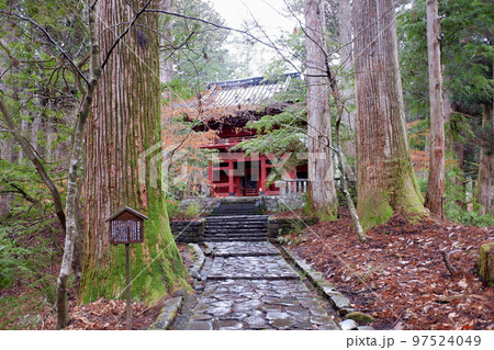 栃木県日光市 瀧尾神社楼門 栃木県日光市 瀧尾神社楼門 97524049