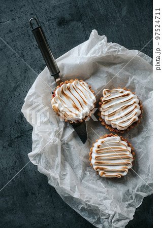 Three lemon tartalets and cake spatula Three lemon tartalets and cake spatula 97524711