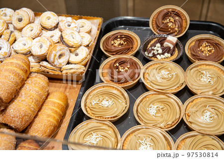 People love sweets with sugar - in an Italian cafe 97530814