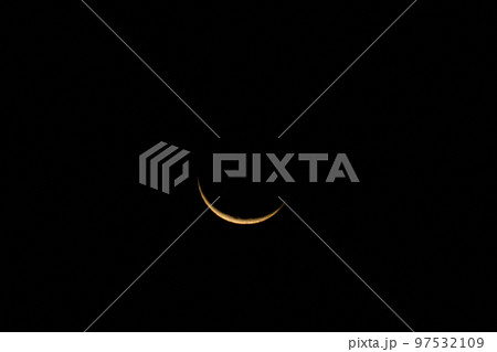 北杜市白州町、月齢27.7霜月有明の月（位置：中央） 97532109