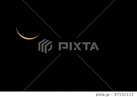 北杜市白州町、月齢27.7霜月有明の月（位置：左上） 97532113