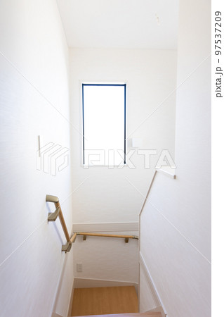 住まいの壁紙を張り替える 住まいの壁紙を張り替える 97537209