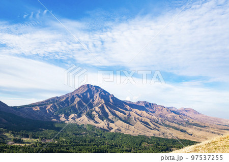 阿蘇 箱石峠展望所から見る秋の風景 阿蘇 箱石峠展望所から見る秋の風景 97537255